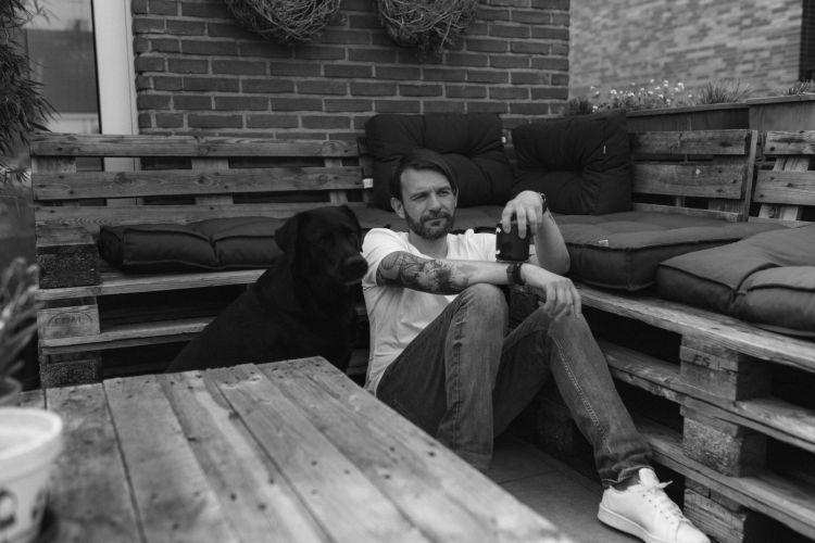 Foto von Christian Holmok mit Hund